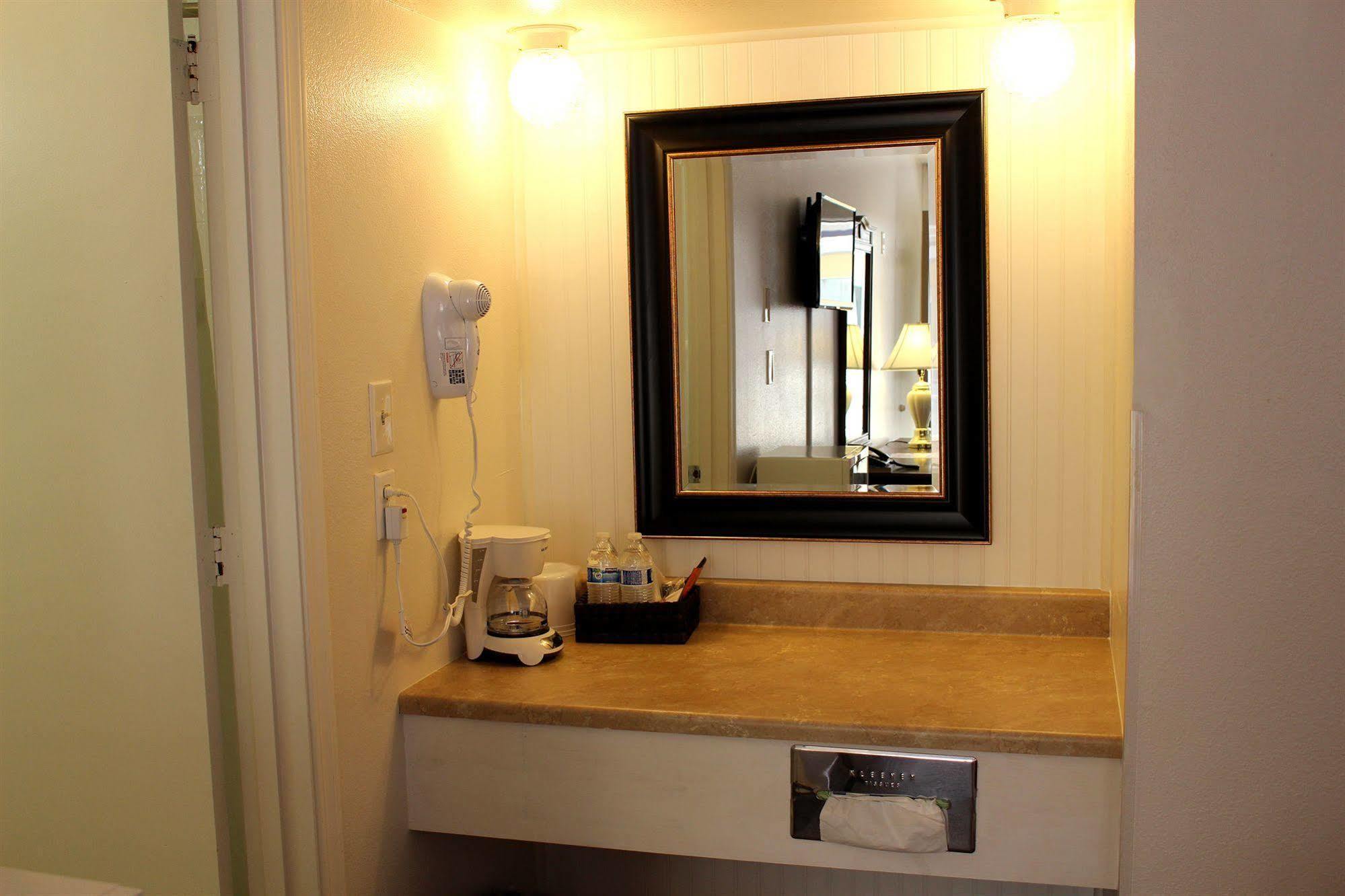 Sovana Inn Medford Ngoại thất bức ảnh