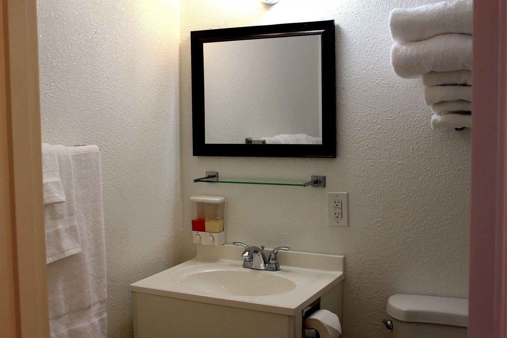 Sovana Inn Medford Ngoại thất bức ảnh