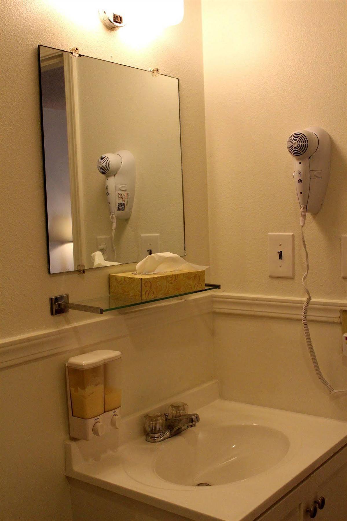 Sovana Inn Medford Ngoại thất bức ảnh