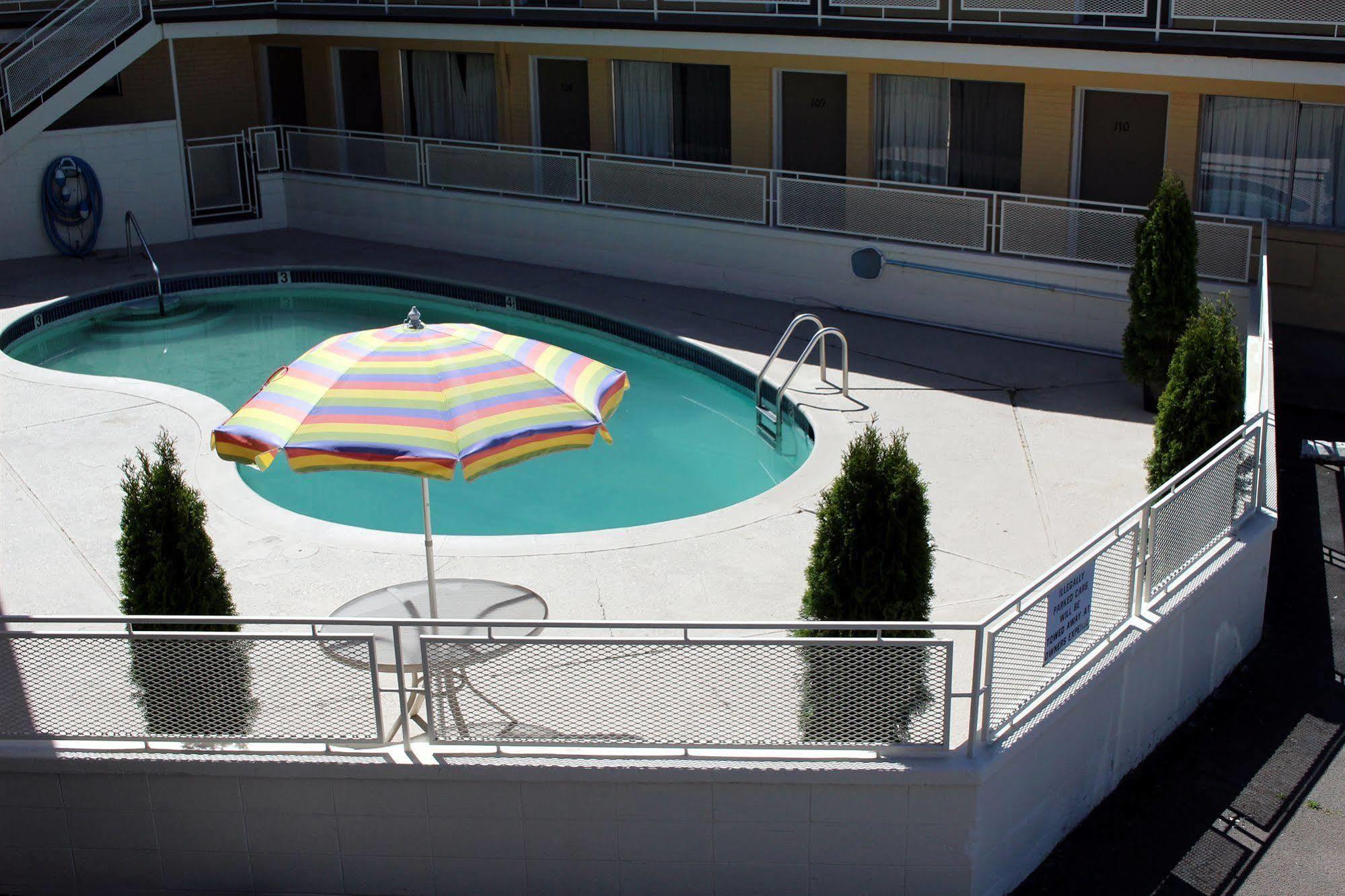 Sovana Inn Medford Ngoại thất bức ảnh
